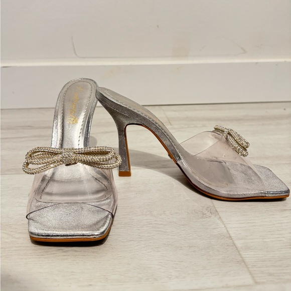 Open Toe Silver Heel - Picture 2 of 3